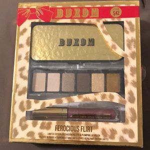 Buxom Ferocious flirt